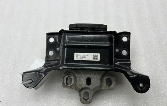 Engine mount bracket