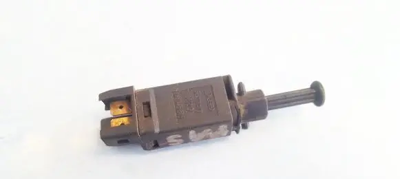 Volkswagen PASSAT B4 Brake pedal sensor switch 191945515