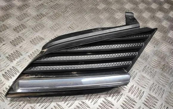 Nissan Primera Front grill 62330AU300
