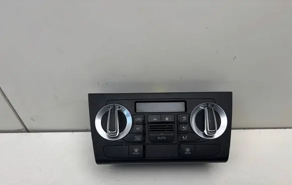 Audi Q3 8U Climate control/heater control trim 8U0820043B