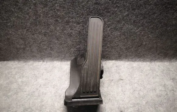 Chevrolet Camaro Accelerator throttle pedal 23390863