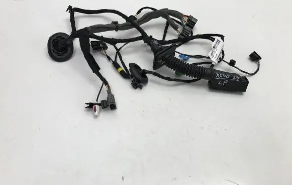 Volvo XC40 Front door wiring loom/harness boot 32375403