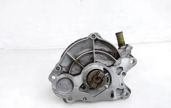 Volkswagen Amarok Vacuum pump 03L145100H