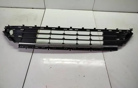 Volkswagen Golf VII Front bumper lower grill 5G0853677 5G0853677L