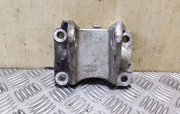 Honda CR-V Engine mounting bracket