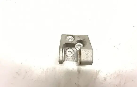 Engine mounting bracket
