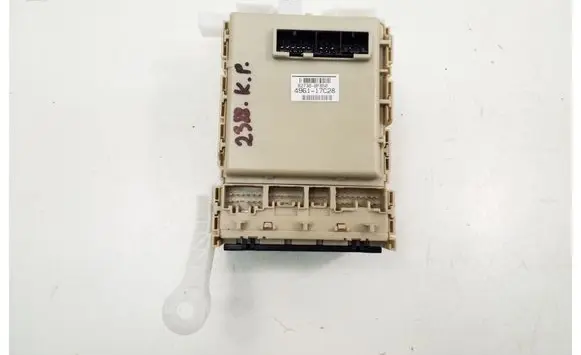 Toyota Verso Fuse module 827300F850