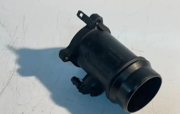 BMW 5 F10 F11 Mass air flow meter 8506359