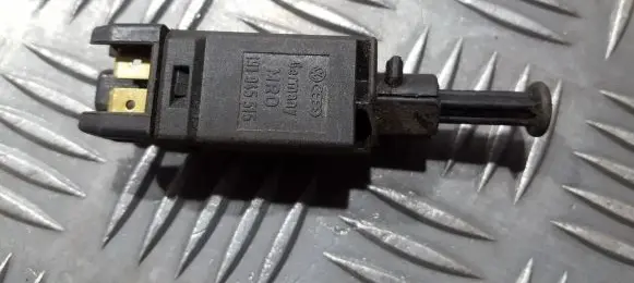 Volkswagen PASSAT B3 Brake pedal sensor switch 191945515 mro191945515