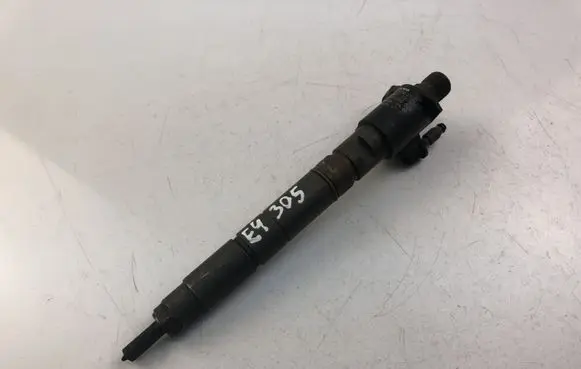 Volvo S60 Fuel injector 31303238