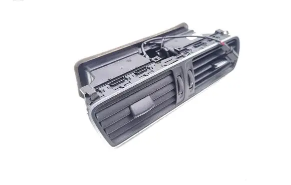 Volkswagen PASSAT CC Dash center air vent grill