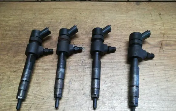 Opel Vectra C Fuel injectors set 0445110165