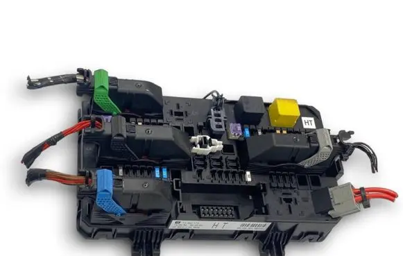 Opel Astra H Fuse module 13222173