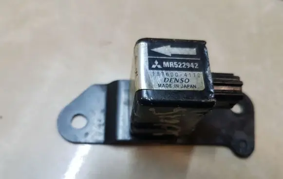 Mitsubishi Pajero Sport I Airbag deployment crash/impact sensor 1876004110