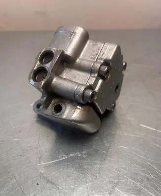 Volkswagen Multivan T5 Oil pump 03L115105D 03L115153A