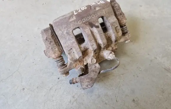 Mitsubishi L200 Front brake caliper