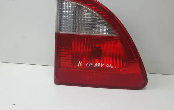 Tailgate rear/tail lights