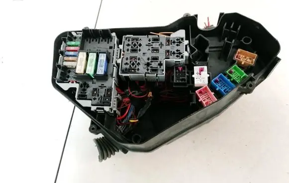 Volkswagen Touareg I Fuse box set 7L0937559