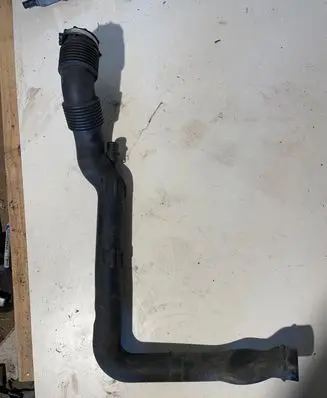 Land Rover Discovery 4 - LR4 Intercooler hose/pipe AH227990 038107902A 028107S02