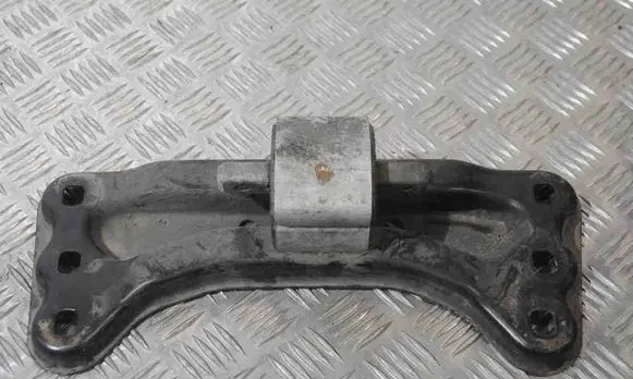 Gearbox mounting bracket
