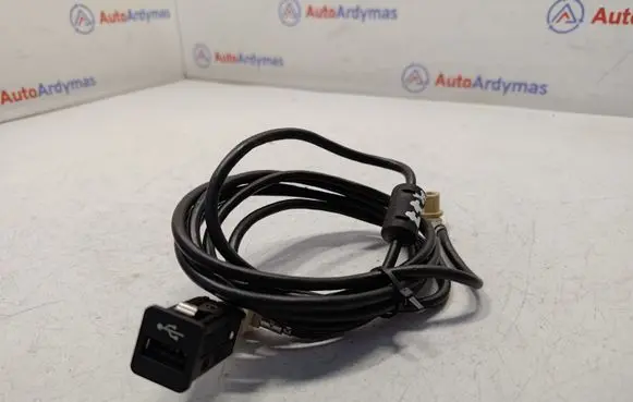 BMW 5 F10 F11 USB socket connector 9167196 61319167196 84109237656