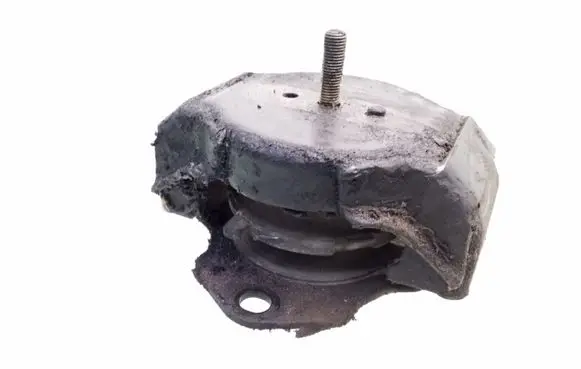 Mitsubishi Pajero Engine mount bracket MR374898