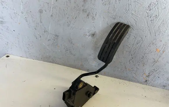 Renault Megane IV Accelerator throttle pedal 8200153270 3362B 00322