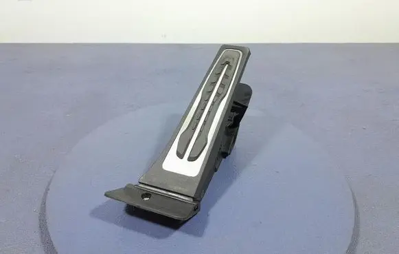 BMW 3 G20 G21 Accelerator throttle pedal 6889820