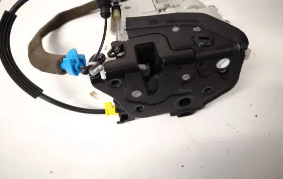 Audi A1 Rear door lock 8x0839016