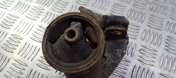Honda Civic Engine mount bracket