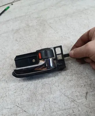 Toyota Corolla Verso E121 Front door interior handle 