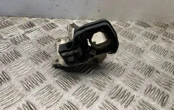 Radiator mount bracket