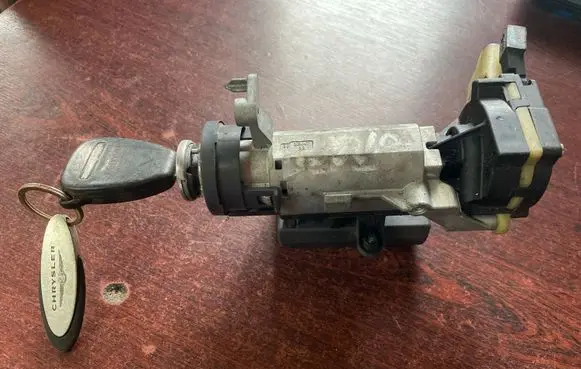 Toyota Corolla E120 E130 Ignition lock 313047