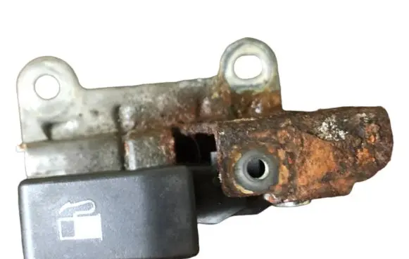 Subaru Outback Fuel tank opening switch 
