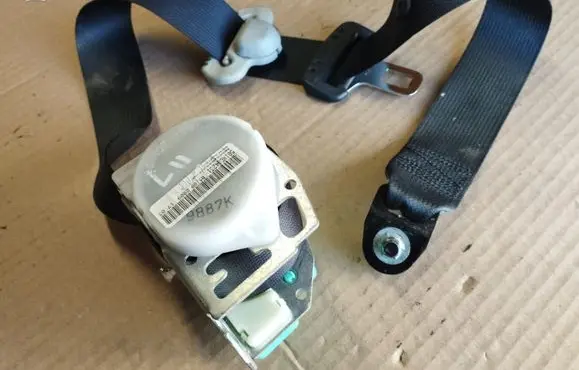 Nissan Note (E11) Rear seatbelt 88845BH05A