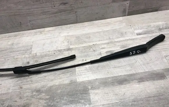 Volkswagen PASSAT B7 Front wiper blade arm 3C1955410B
