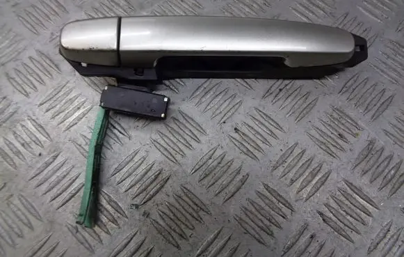Toyota Corolla Verso E121 Rear door handle trim 