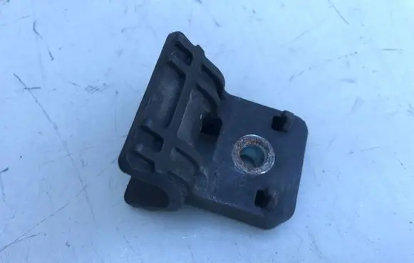 Opel Astra J Radiator mount bracket 13250318