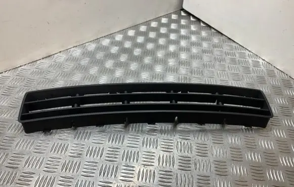 Volkswagen Golf IV Front bumper lower grill 1J0853677D
