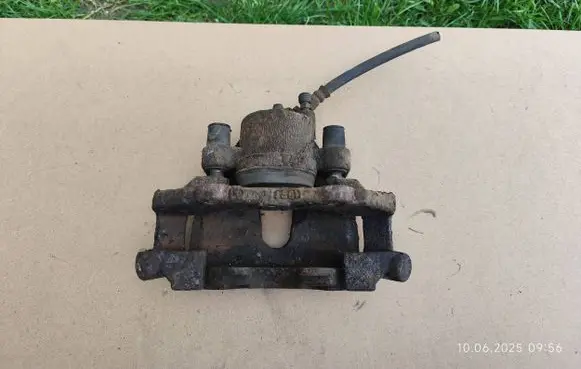Mazda 3 II Front brake caliper 706