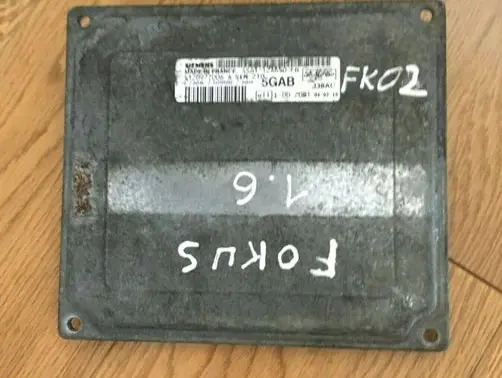 Ford Focus Engine control unit/module 4S6112A650FB 5GAB S120977006A