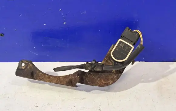 Mercedes-Benz E C207 W207 Air suspension front height level sensor A0045428418
