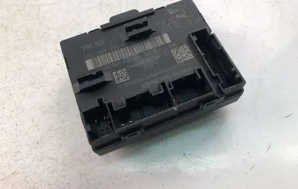 Volkswagen Golf VII Door control unit/module 5Q0959393E