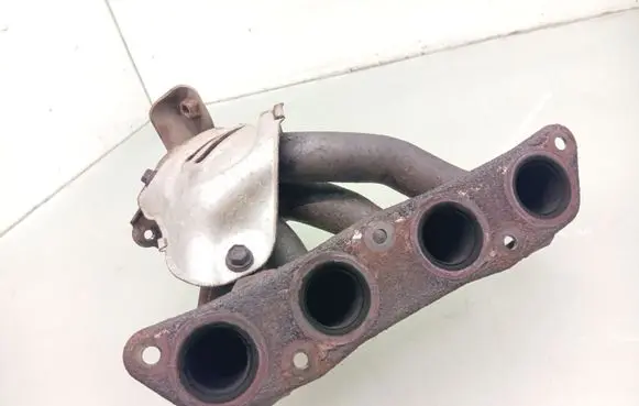 Toyota Avensis T270 Exhaust manifold 