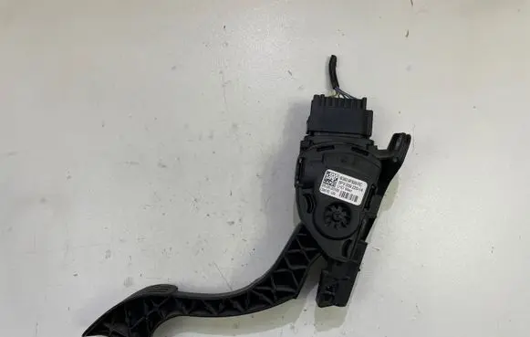 Ford Mondeo MK IV Accelerator throttle pedal 6G929F836RC 6PV00922014 C95YE03