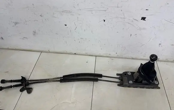 Volkswagen Jetta V Gear shifter/selector 1K0711061