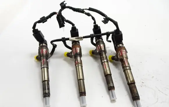 Nissan Qashqai+2 Fuel injector H8200704191 51824 8200903034