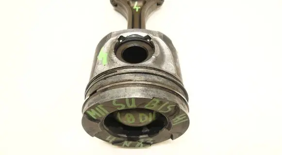 Mitsubishi ASX Piston with connecting rod M174
