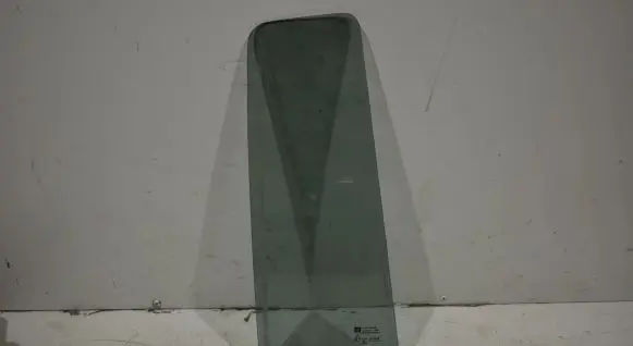 Opel Zafira B Rear vent window glass 