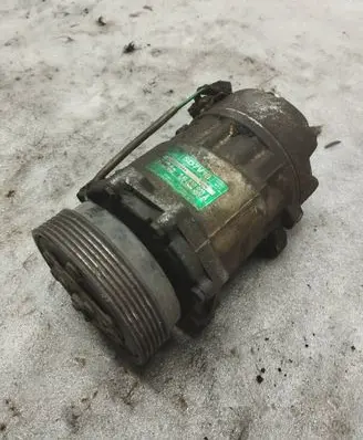 Volkswagen Golf IV Air conditioning (A/C) compressor (pump) 1J0820803A